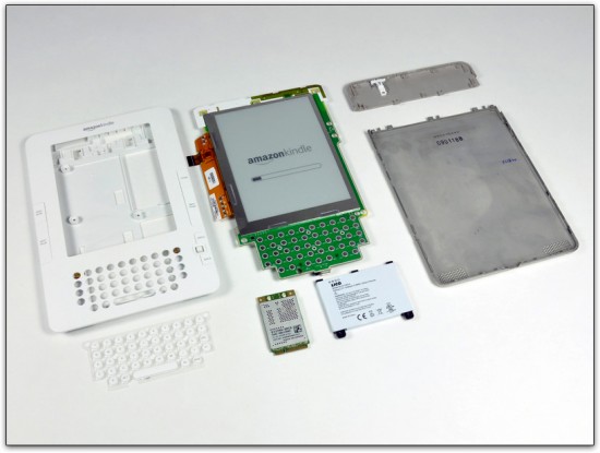 Kindle 2 aberto pelo iFixit