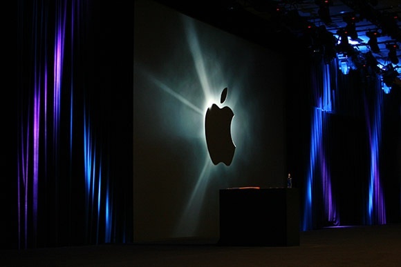 Logo da Apple em cortinas