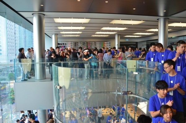 Apple Store de Hong Kong é inaugurada. 24-hongkong06-600x397