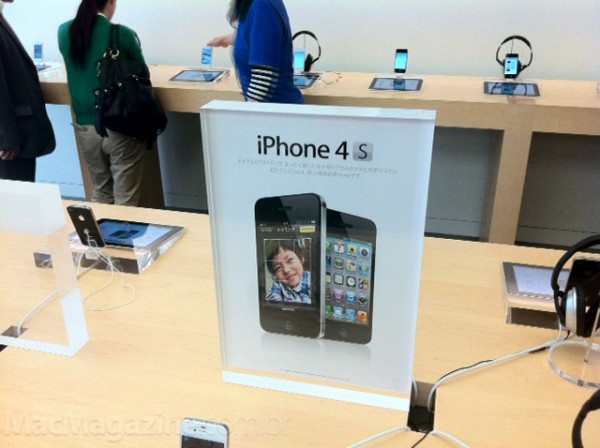 Já é dia no Japão, veja em primeira mão o novo iPhone 4S. 14-loja01-600x448