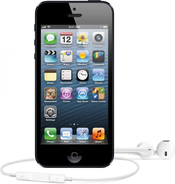 iPhone 5 preto de frente com fone de ouvido