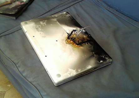 MacBook destruído