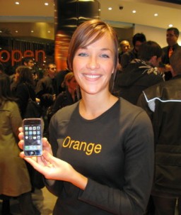 Hostess da Orange com iPhone
