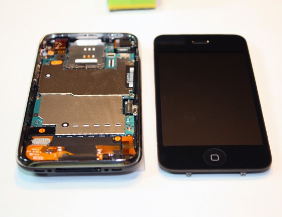 iPhone 3G S desmontado
