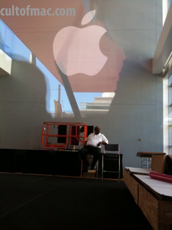 Yerba Buena sendo preparado para o evento da Apple