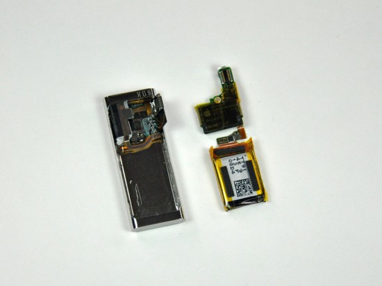 iPod shuffle 3G desmontado pelo iFixit