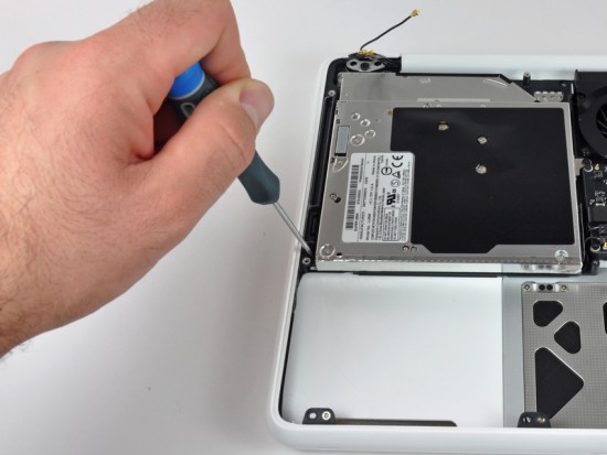 MacBook unibody demontado pelo iFixit