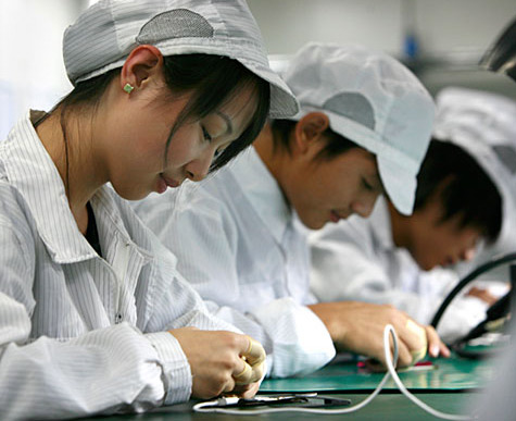Trabalhadores em fábricas parceiras da Apple