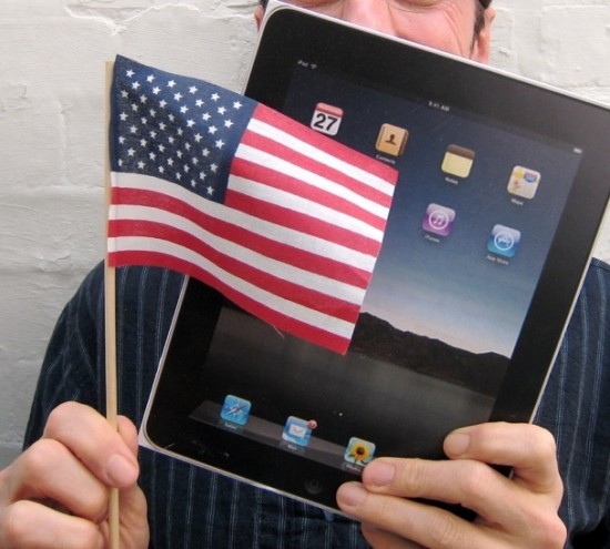 iPad e bandeira de paz dos Estados Unidos