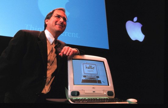 Steve Jobs anunciando o primeiro iMac G3