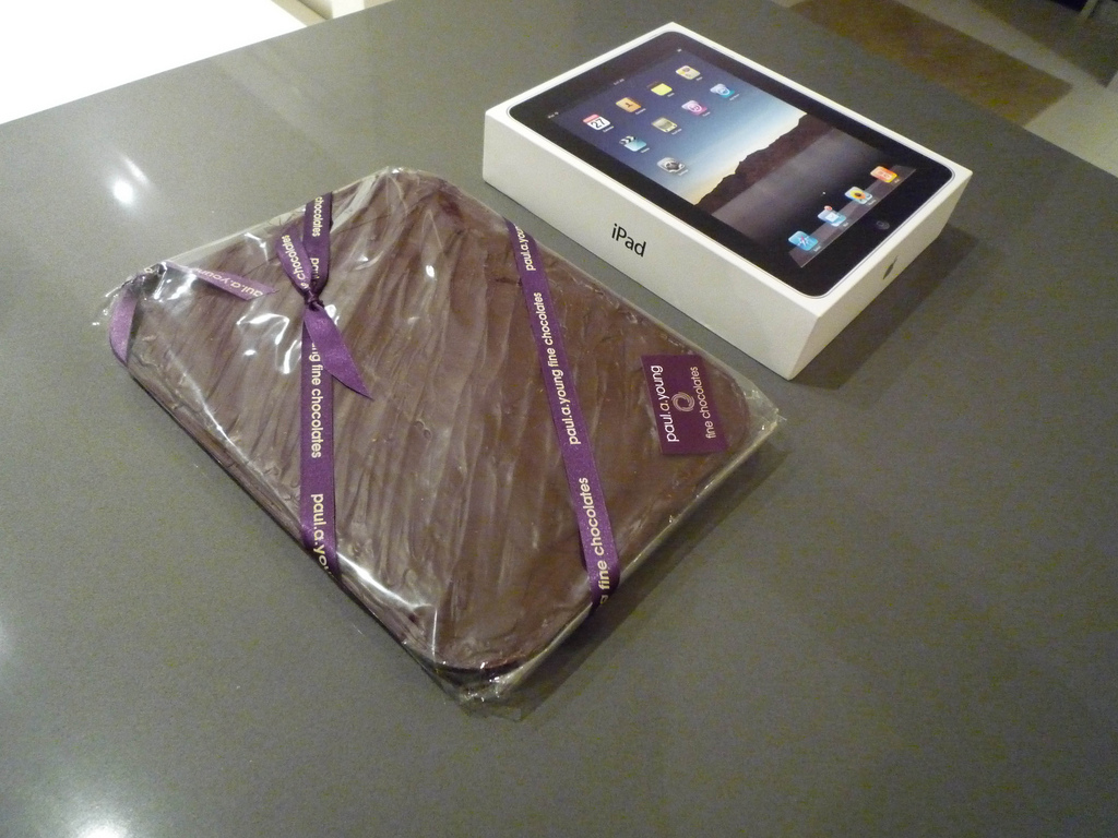 iPad enrolado em chocolate