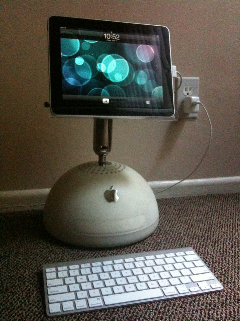iMac G4 como suporte para iPad