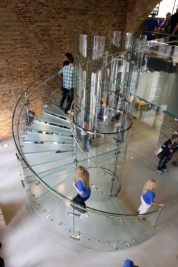Apple Store, Covent Garden — Escada espiral