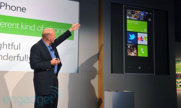 Steve Ballmer apresentando o Windows Phone 7