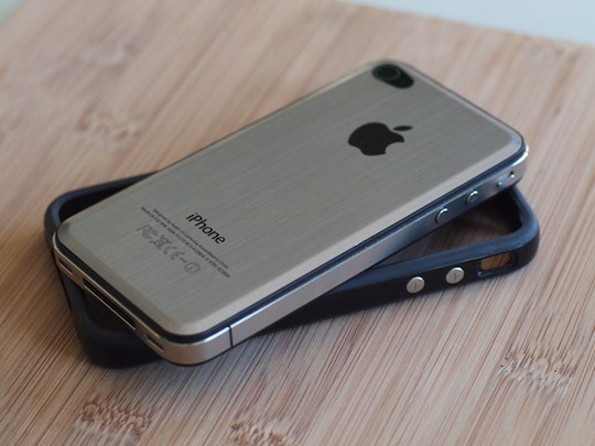 iPhone 4 com traseira metálica