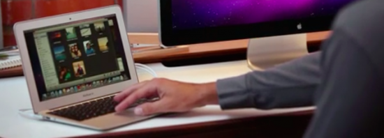 MacBook Air conectado corretamente a Cinema Display