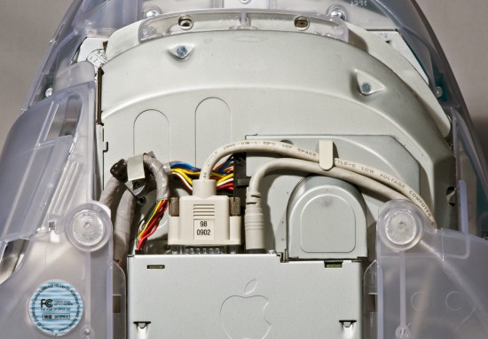 Cabos internos do iMac G3 Bondi Blue - The Register