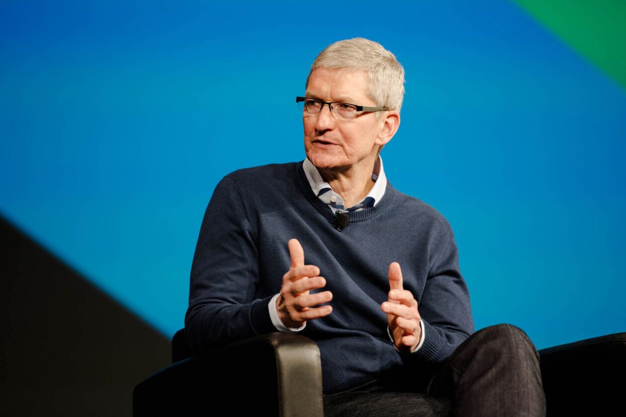 Tim Cook defende que ainda há espaço para inovação no iPhone