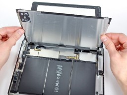 iPad 2 desmontado pela iFixit - retirando o LCD