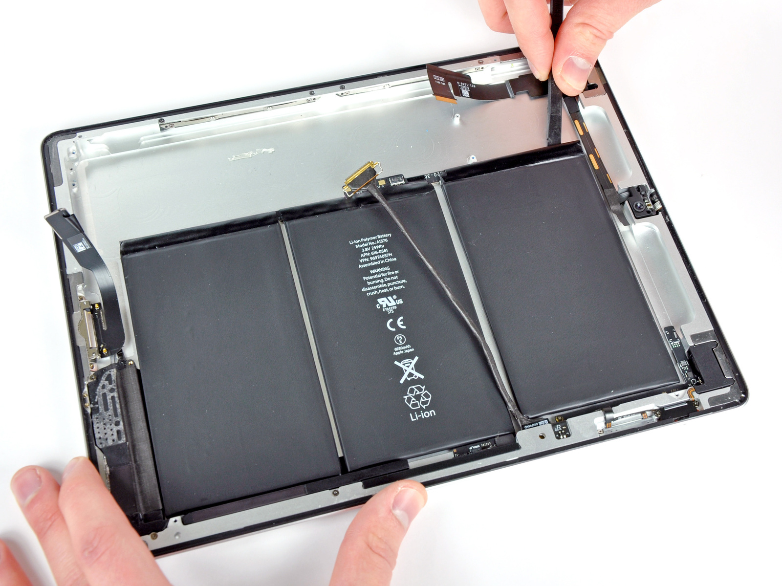 iPad 2 desmontado pela iFixit - bateria