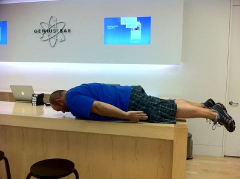 Planking em Apple Retail Store