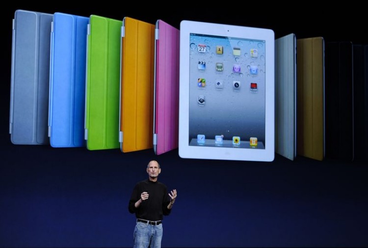 Steve Jobs lançando iPad 2 com Smart Covers