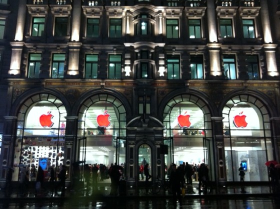 Apple Store - Regent Street no World Aids Day