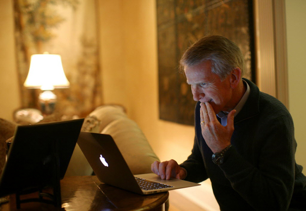 Ray Lane, presidente da HP, usando um MacBook Air
