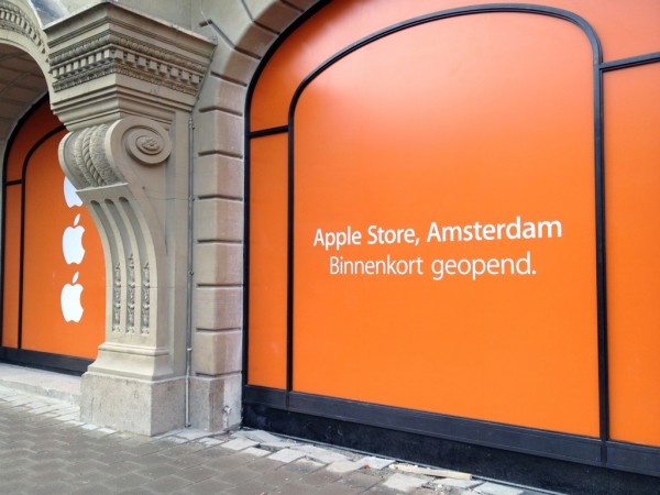 Apple Retail Store de Amsterdã com tapumes