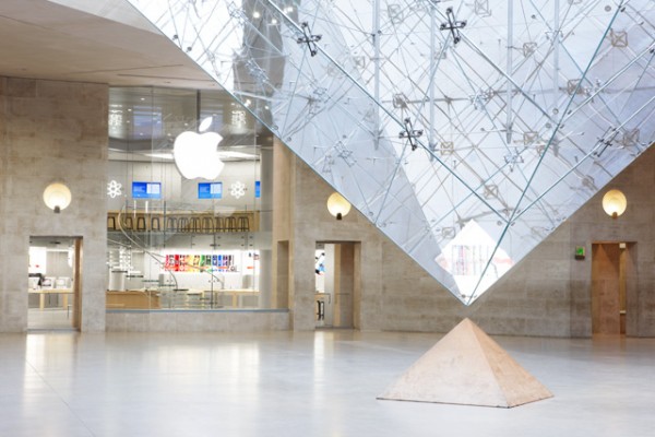 Apple Retail Store do Carrousel du Louvre, em Paris (França)