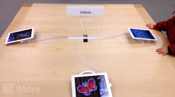 Mesa para crianças com iPads em Apple Retail Store