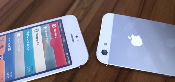 Render 3D de um novo iPhone branco - mockup
