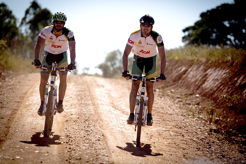 Jaime Vilaseca e Rafael Duarte pedalam na Expedição Miramundos Estrada Real (foto by Flavio Forner - Miramundos)