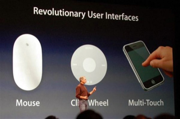 Interfaces revolucionárias - Steve Jobs na keynote do iPhone, multi-touch