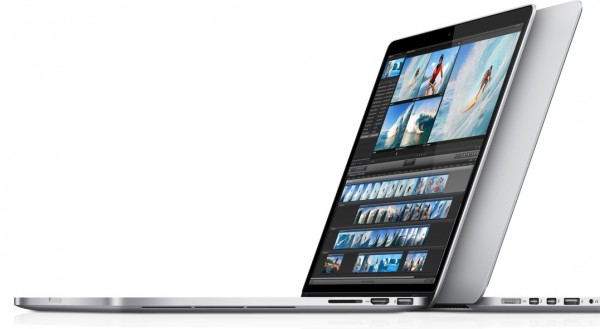 MacBooks Pro com tela Retina - um de costas para o outro