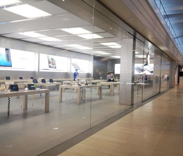 Primeira Apple Retail Store da Suécia, em Täby Centrum