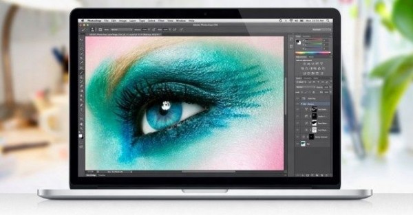Foto de olho em MacBook Pro com tela Retina