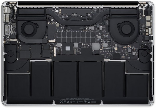 Interior do MacBook Pro de 13" com tela Retina