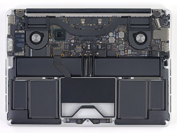 iFixit desmontando o MacBook Pro de 13" com tela Retina