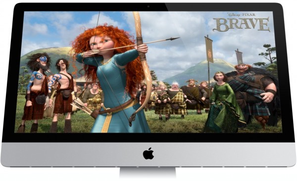 iMac de frente rodando o filme "Brave" ("Valente")
