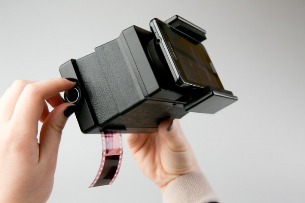 Smartphone Film Scanner, da Lomography