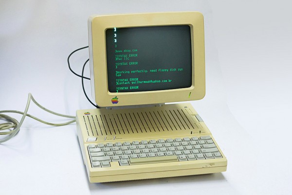Apple IIc à venda no eBay