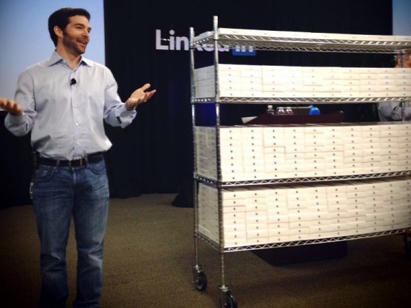 LinkedIn dando iPads mini para empregados