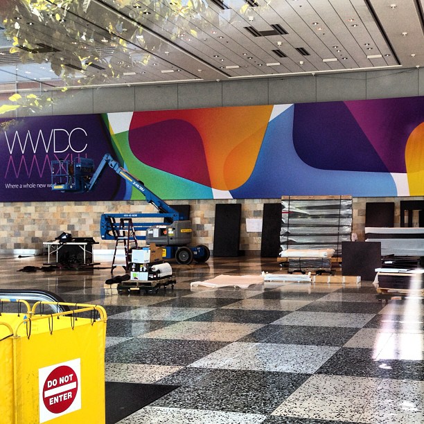 Moscone Center sendo preparado pra WWDC 2013