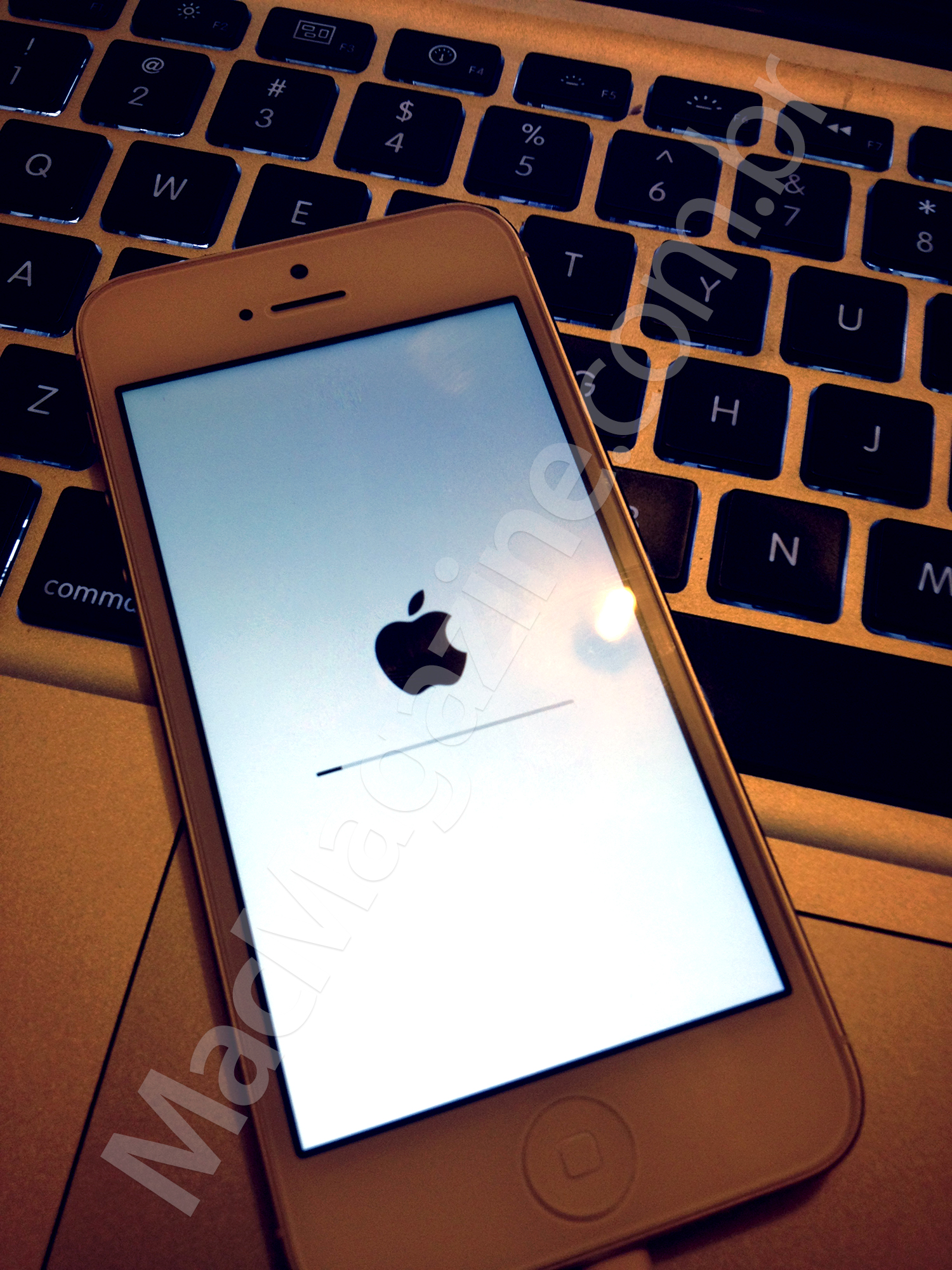 Instalando o iOS 7 num iPhone branco