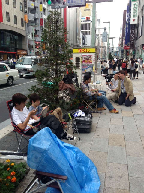 Fila no Japão para comprar os novos iPhones