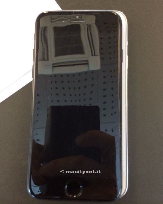 Dummy do iPhone 6 comparado com o Samsung Galaxy S5