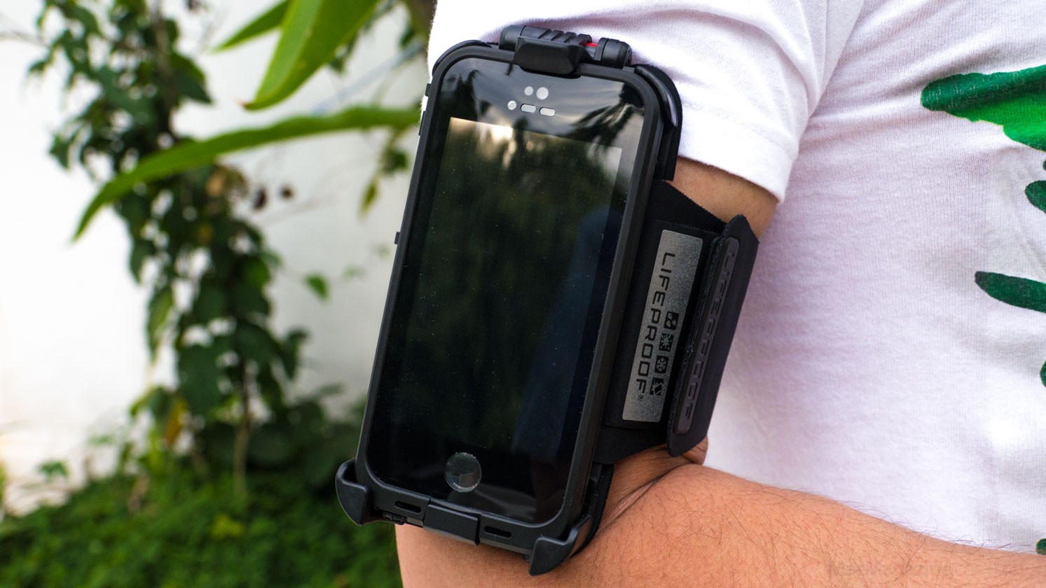 Armband para iPhones 5/5s com cases da LifeProof