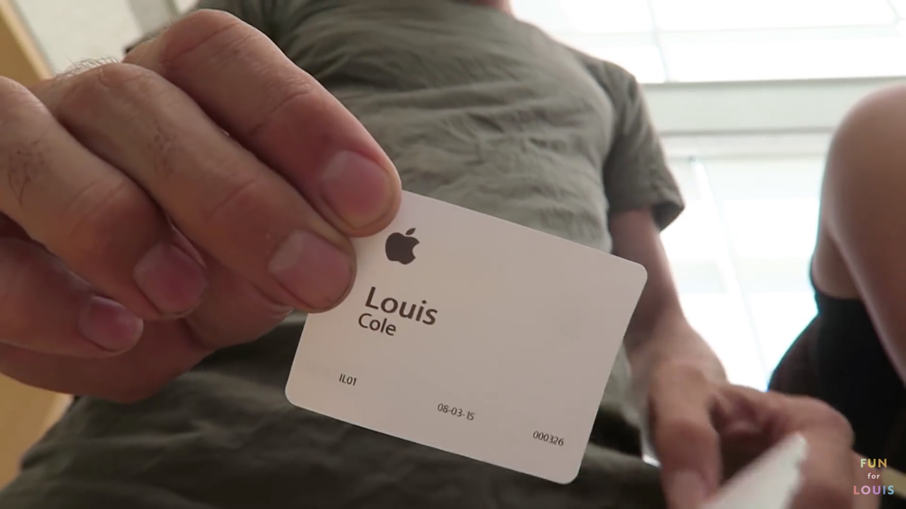 Louis Cole visitando a sede da Apple