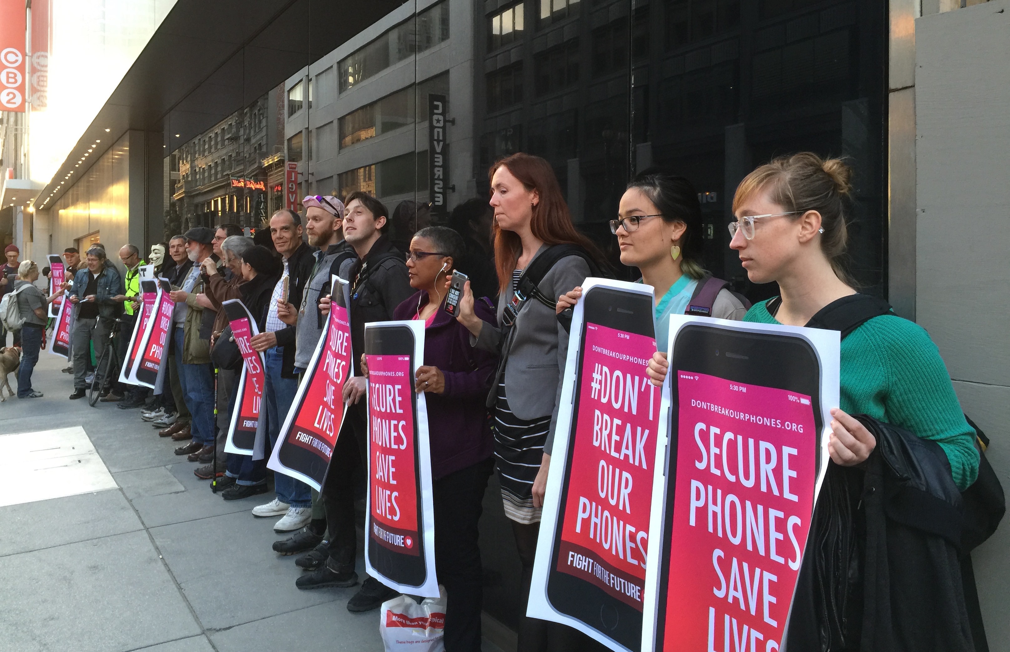 Protestos para apoiar a Apple contra o FBI